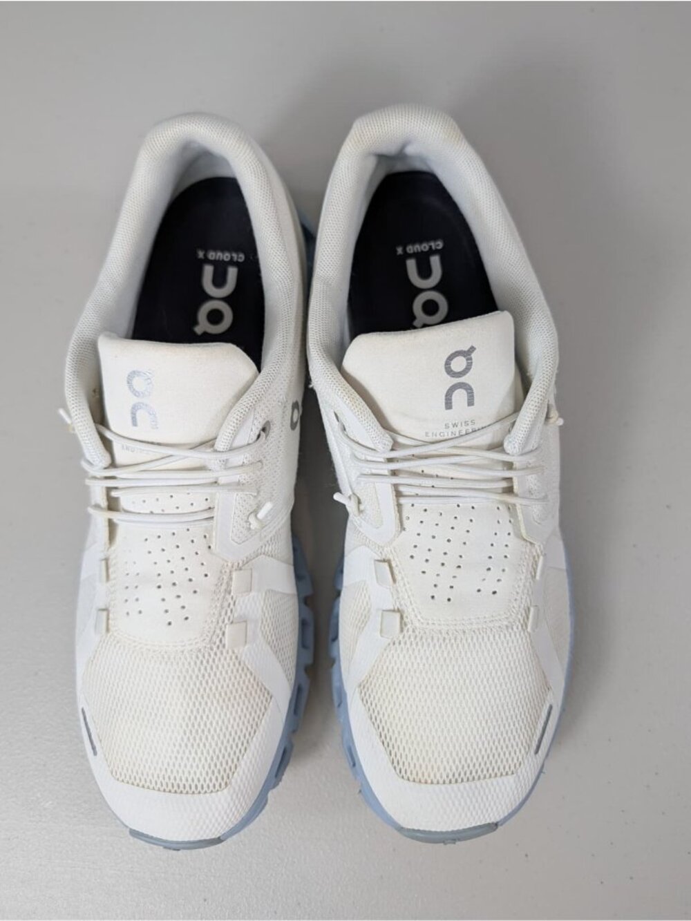 On cloud running sneakers in white/blue color women's size 9 - Picture 3 of 15